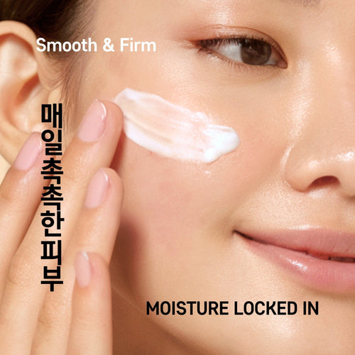 Vegan moisturizer with peptides and antioxidant-rich superfruits