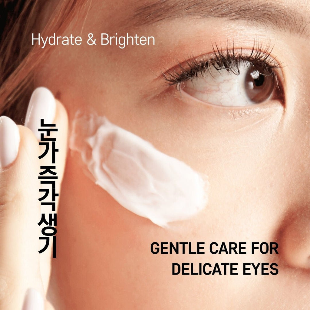 Vegan eye cream with peptides and antioxidant-rich superfruits